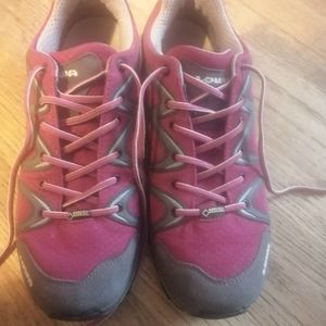Lowa Innox GTX LO hiker.
